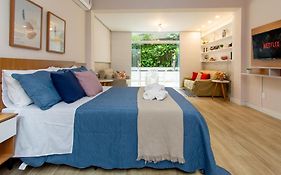 Maravilhoso Loft Em Copacabana A 150 Metros Da Praia Com Um Varandao Em Meio Ao Verde.